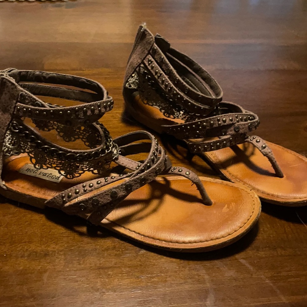 Super cute sandals. Worn once